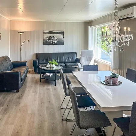 5 Bedroom Awesome In Etne 度假居 Håland