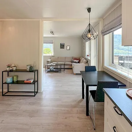 5 Bedroom Awesome In Etne 度假居 Håland